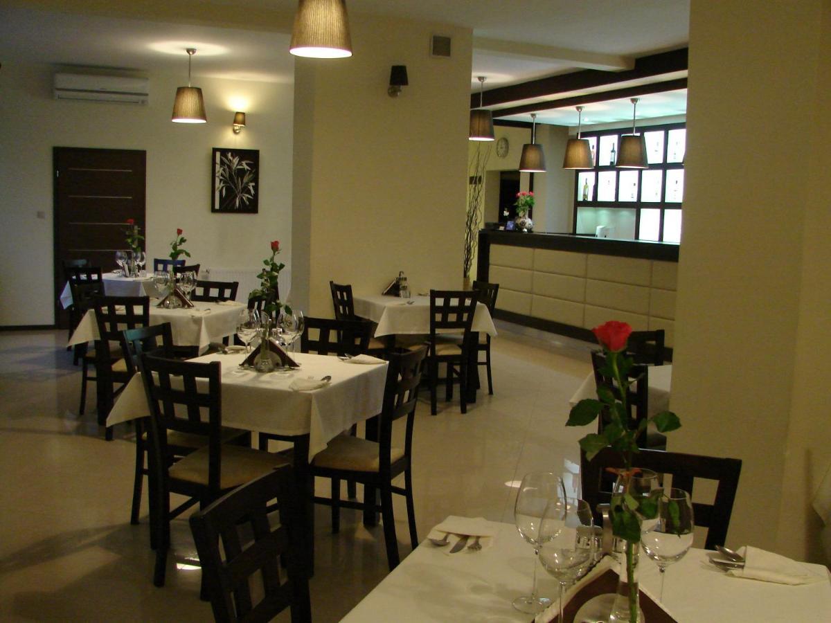 Hotel Restauracja Applause Ludwin Exterior foto